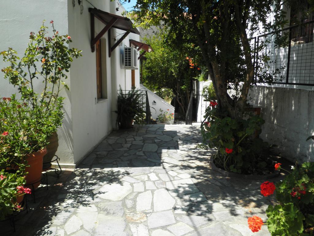 Mavrikou Helen Apartments Skyros Habitación foto